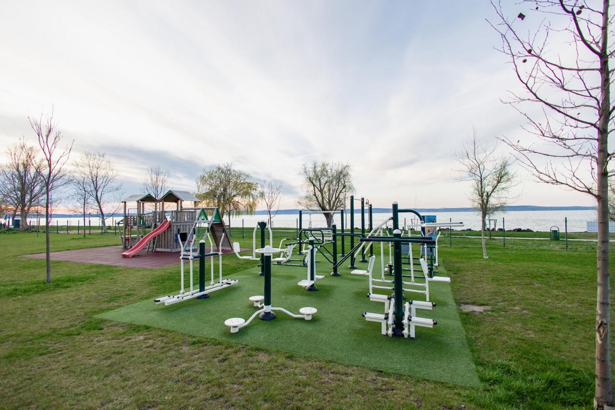 Marine Apartman By Bltn Siófok Buitenkant foto