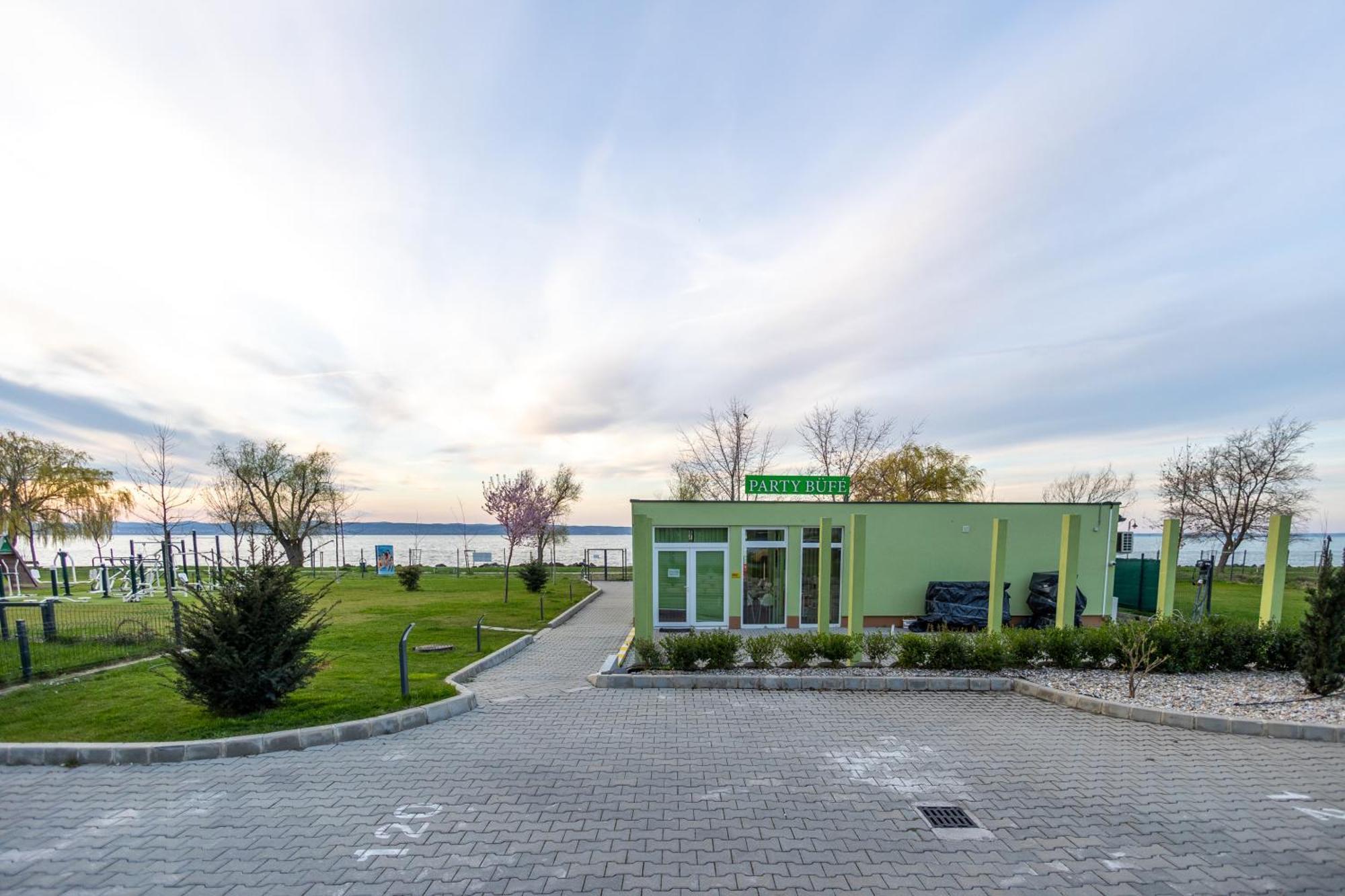 Marine Apartman By Bltn Siófok Buitenkant foto